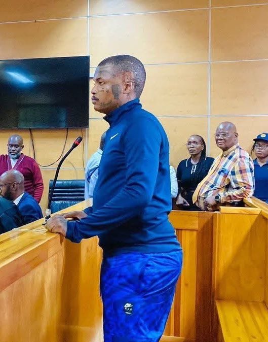 Man’s NOT Barry Roux tweet media