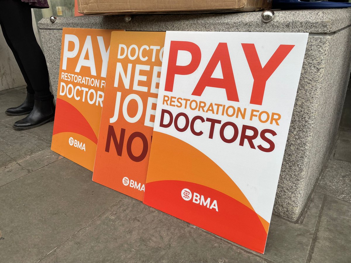 GHRSussexKent's tweet photo. Resident doctors are striking this morning - that includes here in Sussex.

A picket's ongoing outside the Royal Sussex County Hospital, in Brighton.

They're calling for more jobs and better pay. https://t.co/NWHJAXL9q1