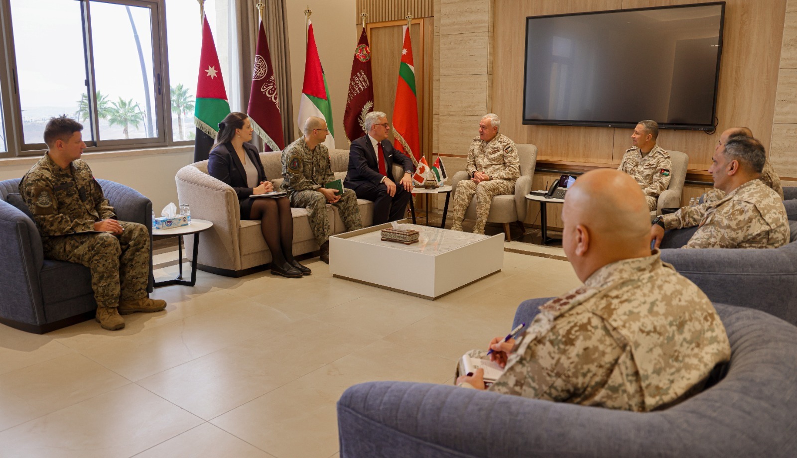 رئيس هيئة الأركان يستقبل نائب قائد قيادة العمليات المشتركة الكندي #الأردن 