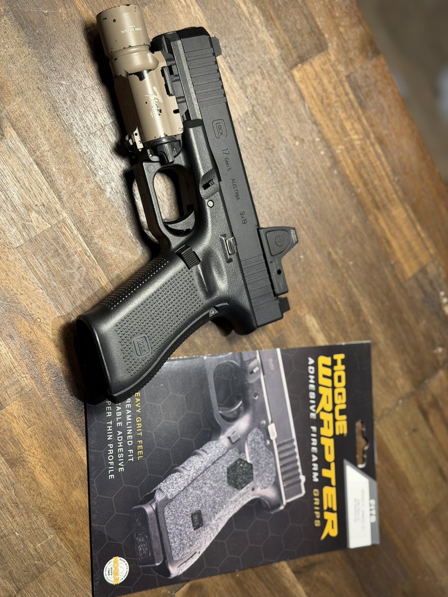 TRAILARMS's tweet photo. 僅か10分足らず🕰️
お手軽イメチェン出来ちゃいます🎉
#HOGUE
#Glock
#G17gen5
#東京マルイ https://t.co/Pr9chkJwSf