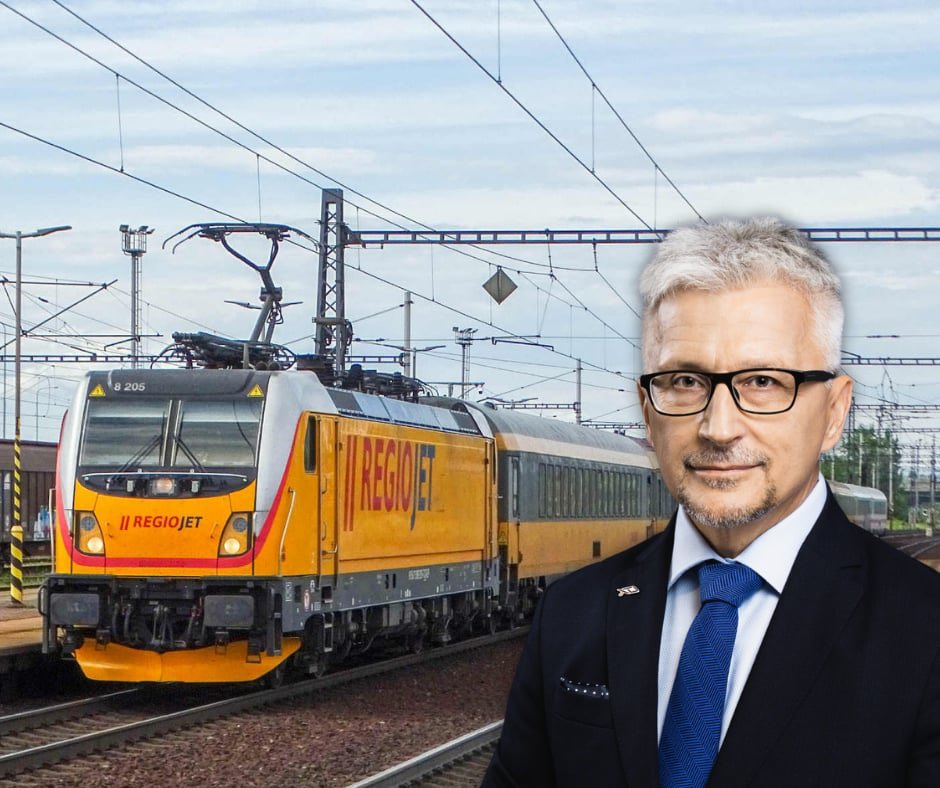 Eurorails_pl's tweet photo. UTK wszczyna postępowanie wobec RegioJet
Chodzi o nieuruchamianie pociągów ujętych w rozkładzie jazdy (23 połączenia).
Prezes @UTKgovpl : to naruszenie Prawa przewozowego i spadek zaufania pasażerów.
➡️ Możliwa kara: do 2% rocznego przychodu. https://t.co/lSQyAySxxC
