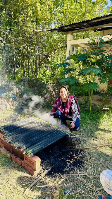 TheIceK3246145's tweet photo. The smoky aroma of freshly cooked #bamboorice fills the chilly air. Winter vibes with traditional flavours in countryside of Assam is simply unmatched. https://t.co/wfCeS0zaJj