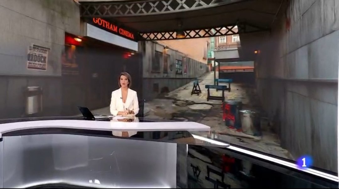 Sobre las 15:00 no os perdáis <a href="/La1_tve/">La 1</a> que se pasan por el ARKHAM STORAGE 😍