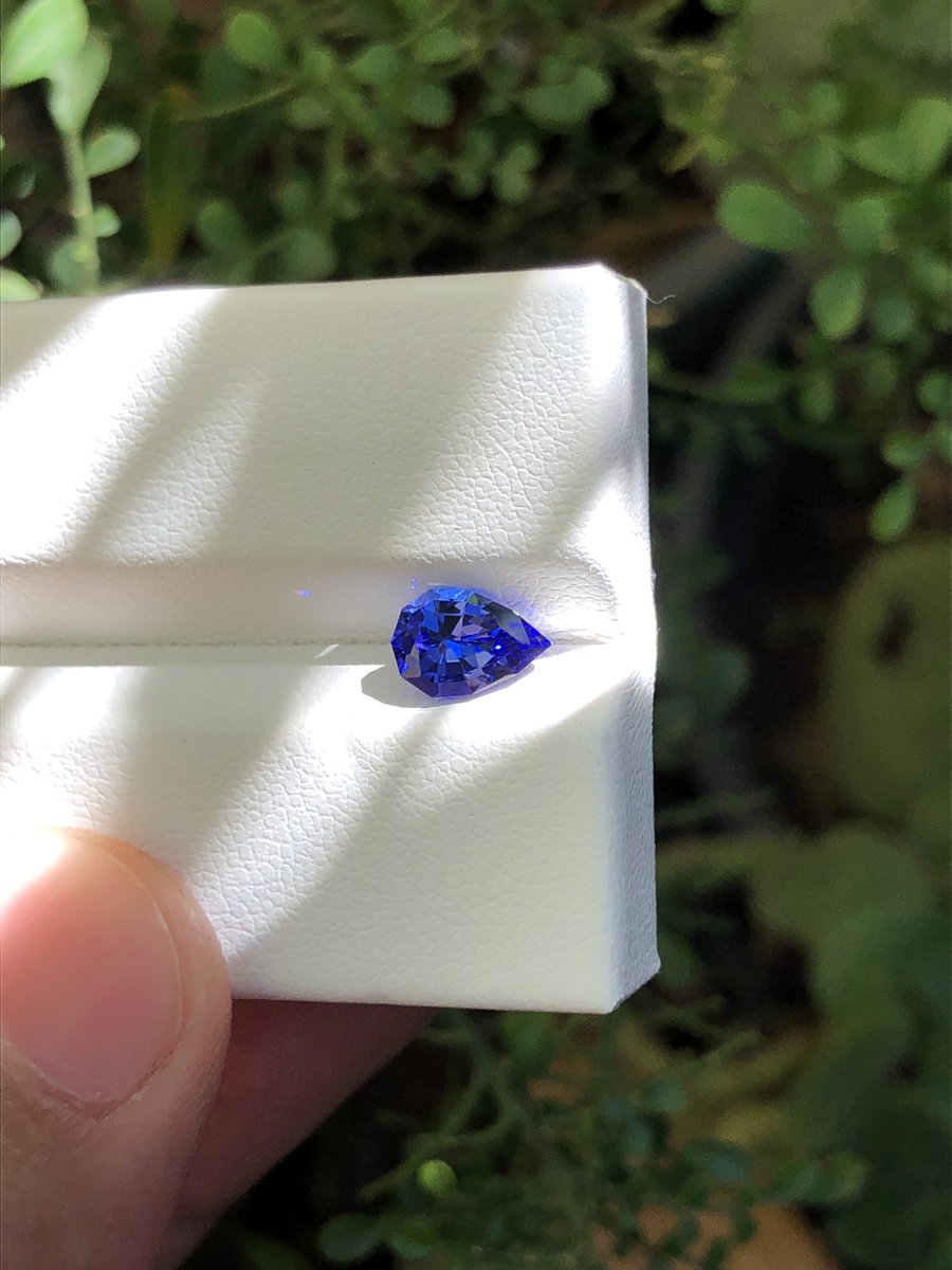 天然タンザナイト スペシャルペアカット AAAグレード ブルーカラー