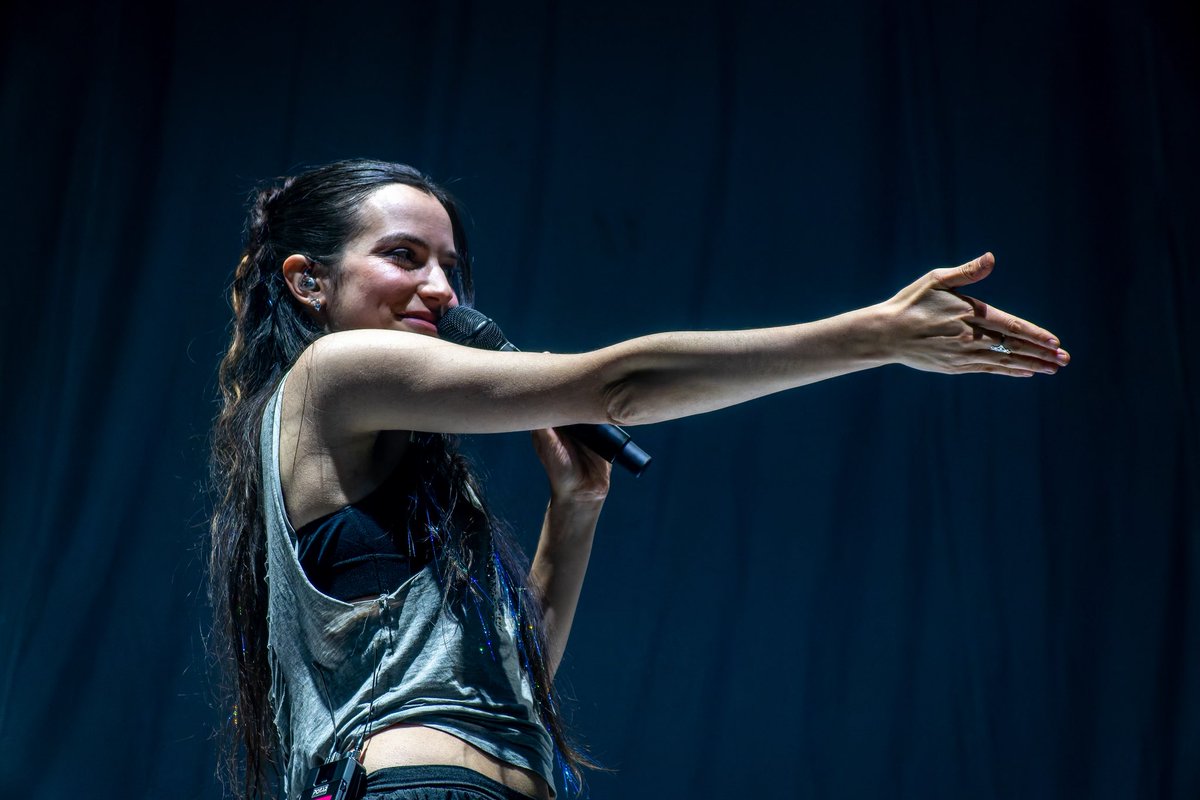 sebdevinc's tweet image. Bit of @oklou_ magic at @sallepleyel 💫