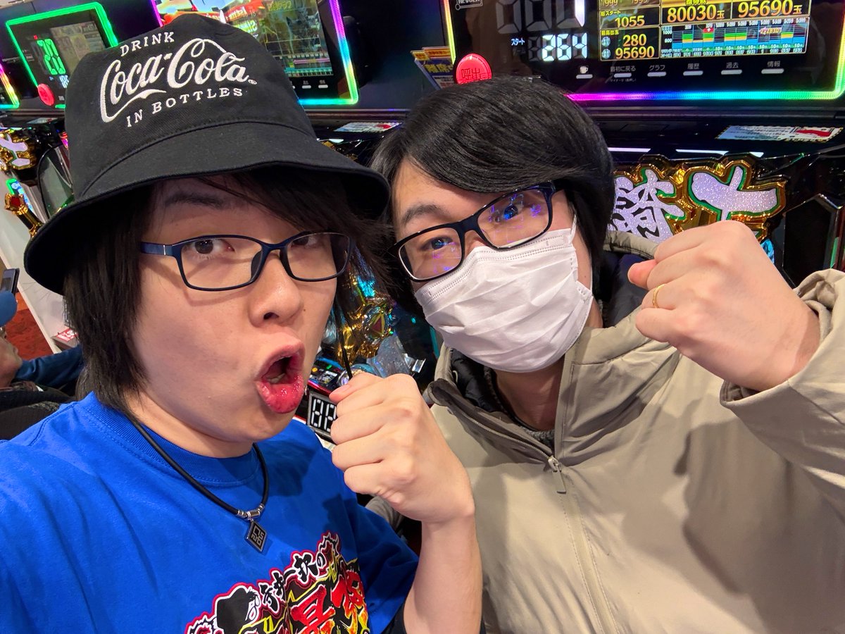 terai_ScooP's tweet image. 凄まじい防御スキルと立ち回りの堅実さに定評があるプロゲーマー・GO1さん。

パチンコ屋では牙狼をひたすらブン回すという最も荒い立ち回りを見せてくれた。