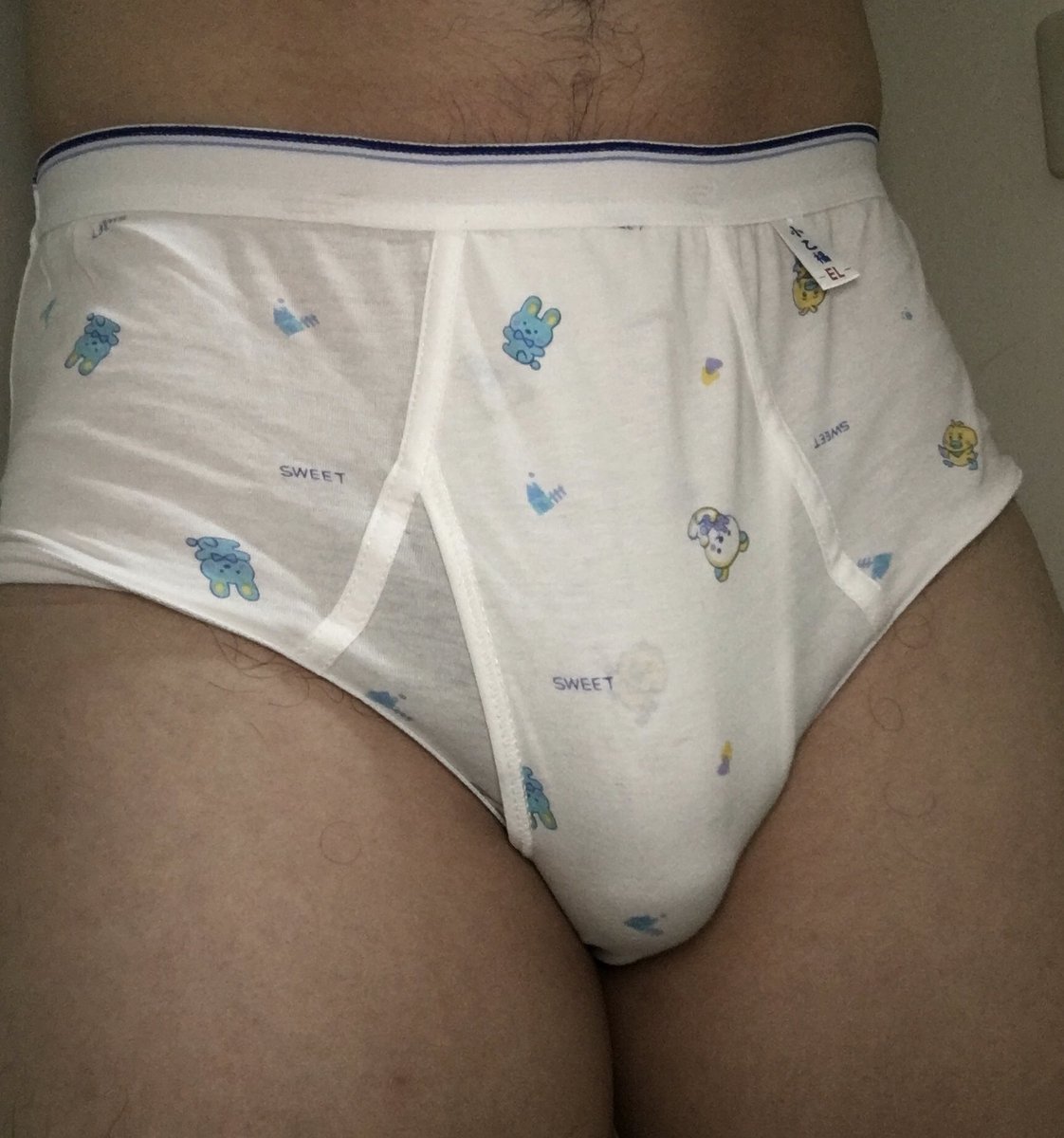 childrenbriefs's tweet photo. 如果人家只穿著一件可愛的兒童卡通三角小內褲，然後開著一台只有3萬塊20幾年舊舊的toyota小車車，這樣搭嗎？
一台只有3萬塊20幾年舊舊的toyota小車車的車主小內褲只穿兒童卡通三角小內褲🩲😂？
都會開車車了🚗還穿兒童卡通三角褲🩲！羞羞臉😳 https://t.co/lDnPZxZ9Ds