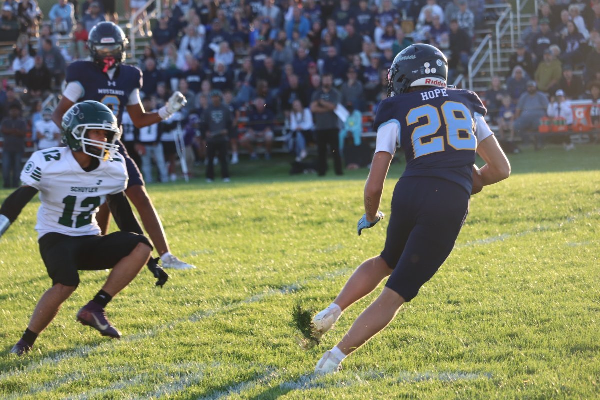 CLSOFootball's tweet image. Happy Birthday to Mustang Senior #28 Parker O.!
Parker took this Punt Return to the House!
#RunWithTheMustangs