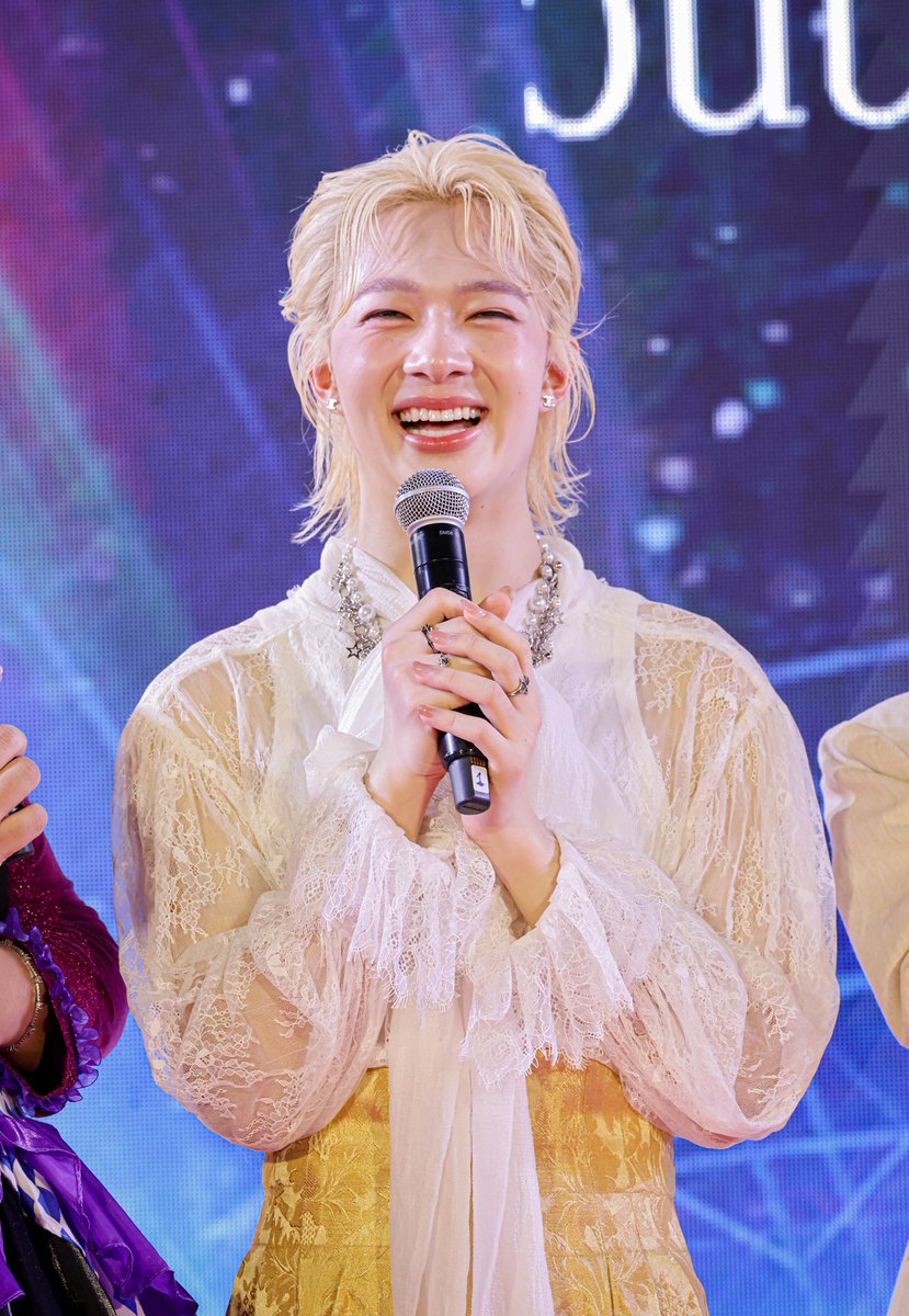สดใสที่สุด 💕

#DivaLaViexNuNew
#NuNew
#centralwOrld