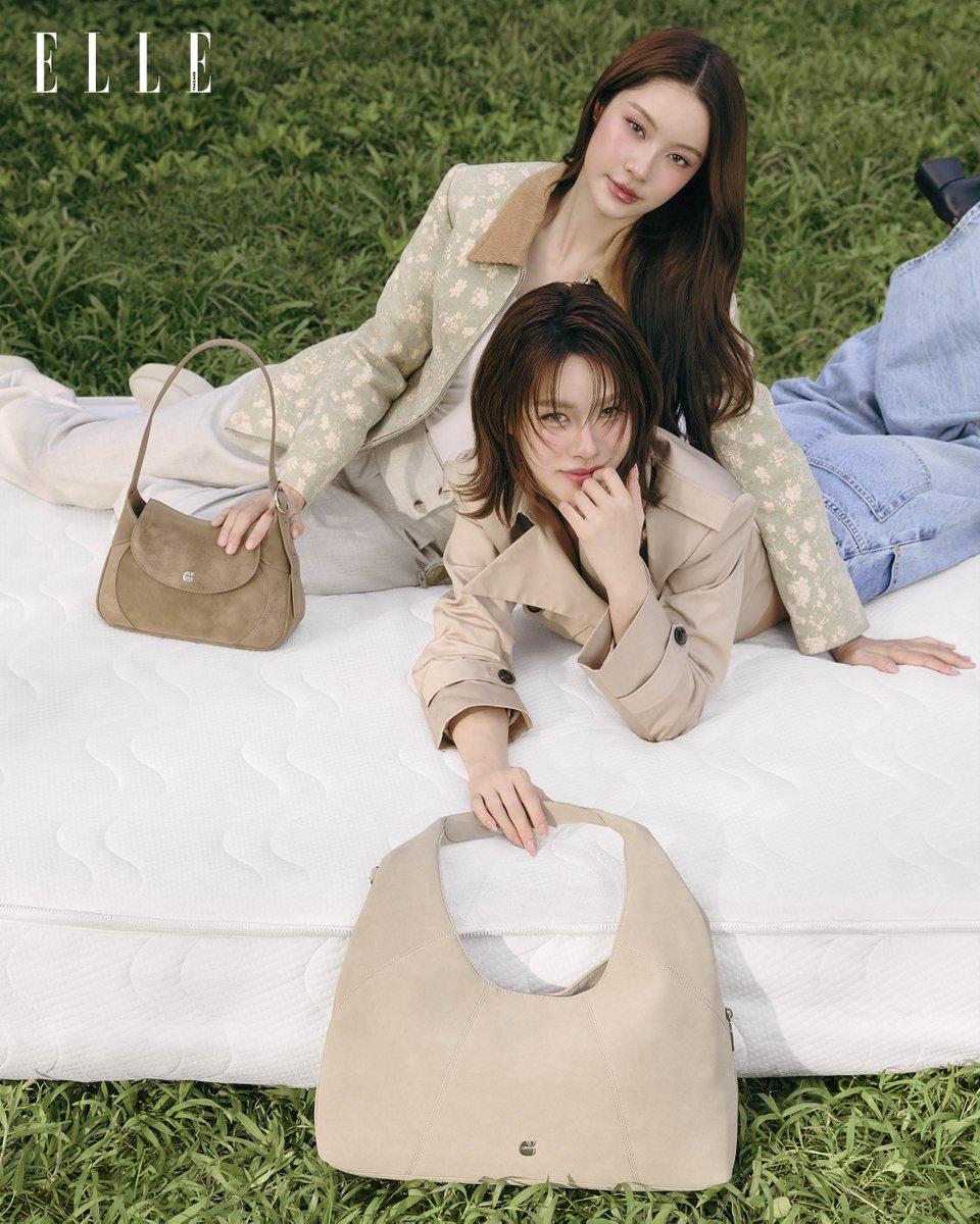 #ELLEDigitalCover เอมี่ ทสร <a href="/emiamily/">เอหมี</a> และ น้ำตาล ทิพนารี <a href="/NamtanTipnaree/">Namtan.Tipnaree</a> ในแฟชั่นเซ็ตดิจิทัล คัฟเวอร์ ประจำเดือนธันวาคม พร้อมกับกระเป๋าจาก #Carlyn คอลเล็กชั่น Fall/Winter 2025 ที่นิยามความเรียบง่ายผ่านพาเลตต์สีที่สงบแต่แฝงความอบอุ่น

#ELLEThailand
#emiamily #NamtanTipnaree