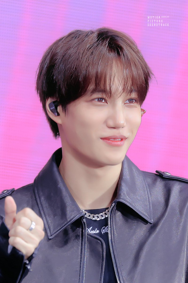 exokai_kr's tweet photo. 종인이는 외계인이야 슈퍼맨이야 무적이야!!!!! 종인이는 할수있어!!! 천사힘내랏! 할수이따🩶
#카이버블 https://t.co/ZSfGHZM4P7