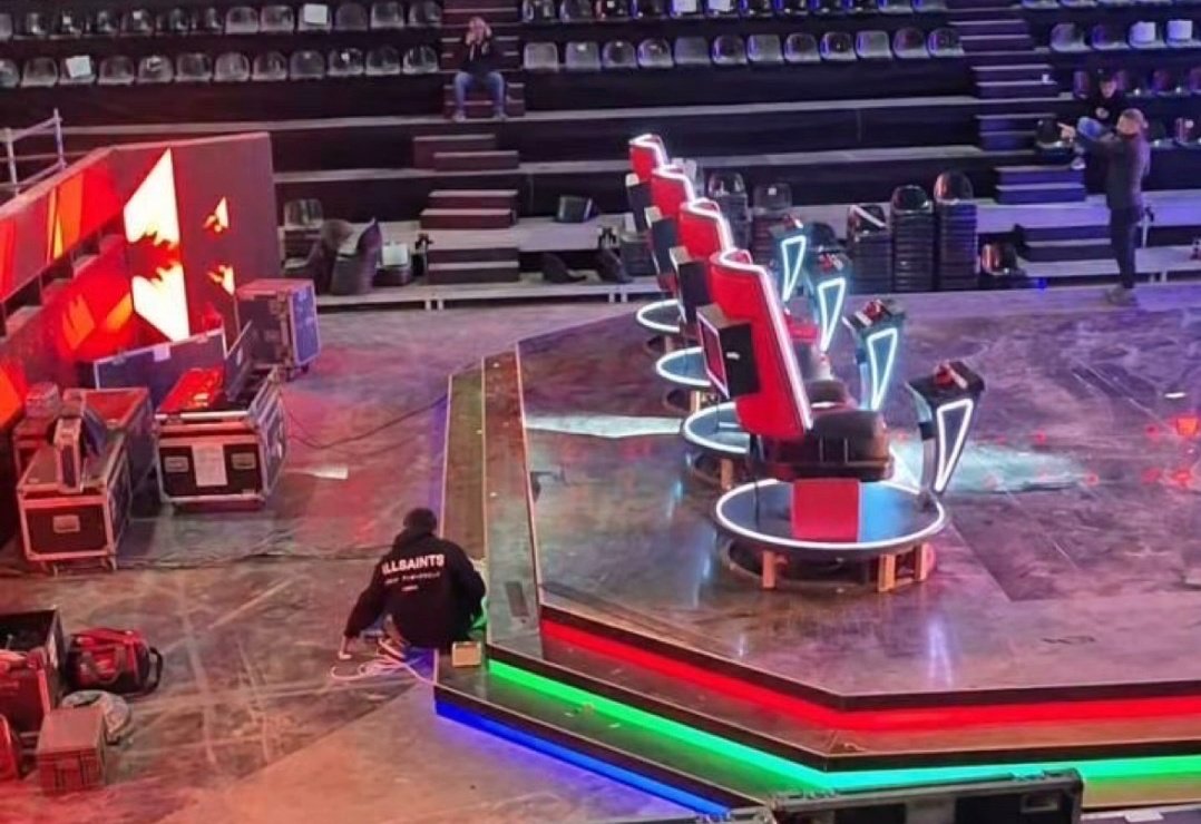 niye  4 tane koltuk mu var  yoksa Beyaz Abim de var 🤔 tam Emin olamadım