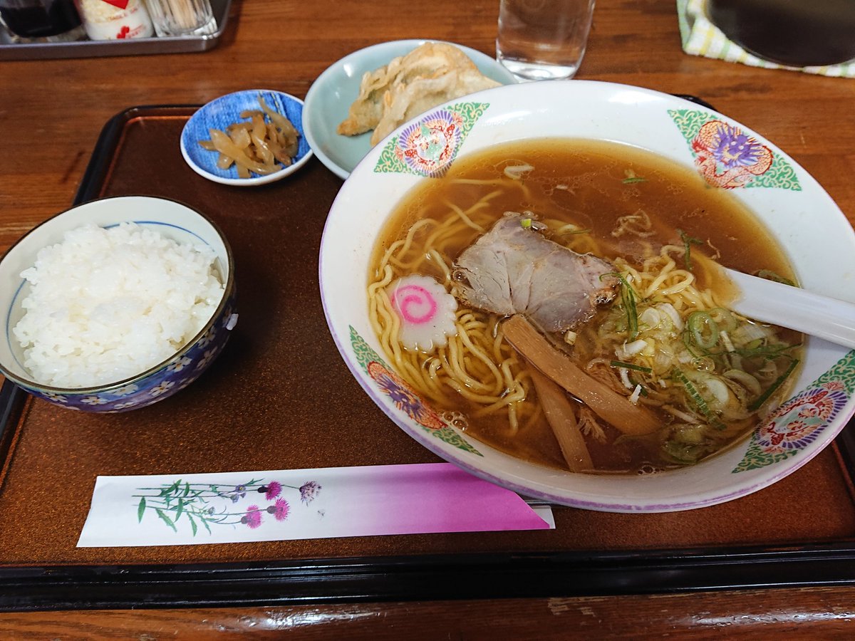 tom1545's tweet photo. 大衆食堂のラーメンセット
お年寄りの夫婦(推測)が2人で切り盛り
ここでしか食べられない味わいがある
#ラーメンセット
#揚げ餃子
#三好飯店 https://t.co/9nNfKZTeYO