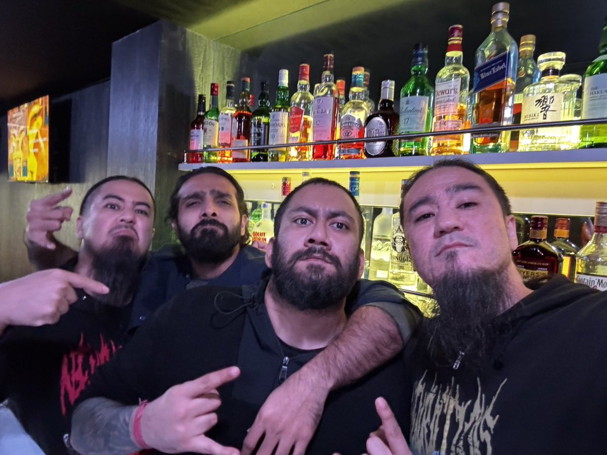 neuro_bar_tokyo's tweet photo. アーティストご来店!!
インドから @midhaven.ind の @karanr.kaul と @adityamohanan が遊びに来てくれました!
初来日おめでとうございます!そしてツアーお疲れ様でした!
次はインドで会おう🇮🇳
#NEUROBAR #midhaven #neuroticos #soundworksdirectjapan #koiwa #ニューロバー #小岩 https://t.co/xxZcbM8yLa