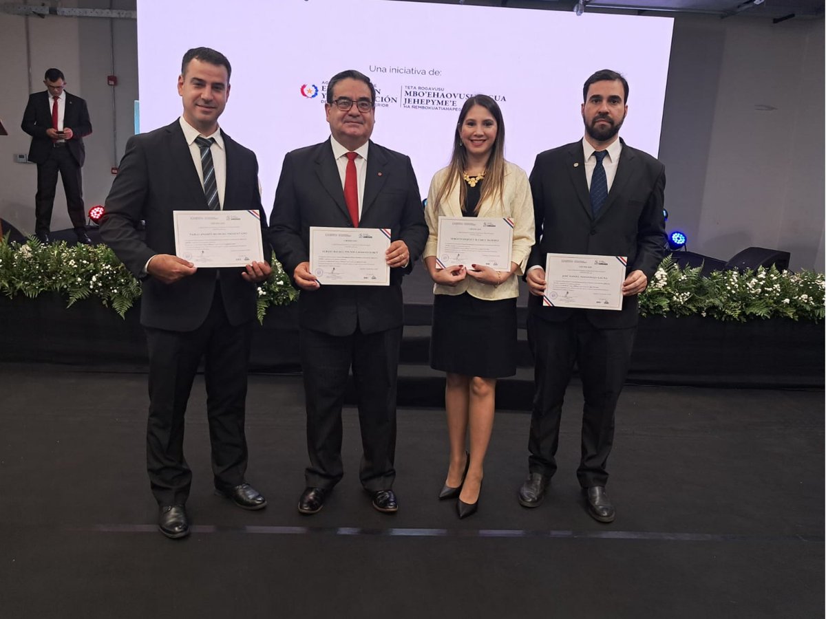 PROFESIONALES DE LA FCV UNA OBTIENEN CERTIFICACIÓN COMO PARES EVALUADORES DE LA ANEAES
Nota completa: vet.una.py/?p=9607
#SomosDeLaUNA #SomosVete #FCVUNA
