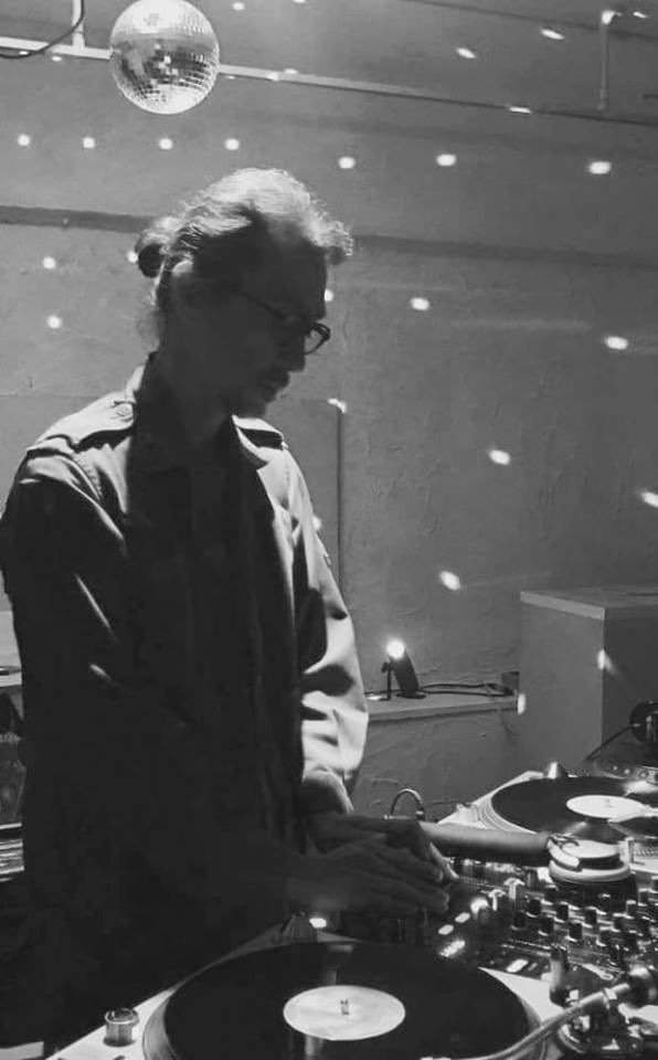 12/27 （土）八王子 SHeLTeRにて中の人DJやります。昨年に引き続きゲストDJにFUKUBAさんをお迎え、大忘年会＆祝10周年🍻️🥂️✨️ぜひお越しください😊️

2025/12/27 Sat.
カ・ラ・フ・ル 10th anniversary!!! feat DJ Fukuba

Open: 22:00
Door: 2,000 yen incl. 1D.

■カラフル DJ