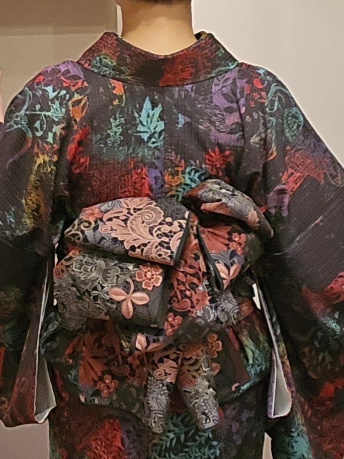 無事にゲットした半衿を早速使いました😊肌触りがとてもよい！
お店の忘年会で焼肉へ行ったときのコーデ。
きもの　#ルミロック
帯&amp;半衿　#Tsubakian