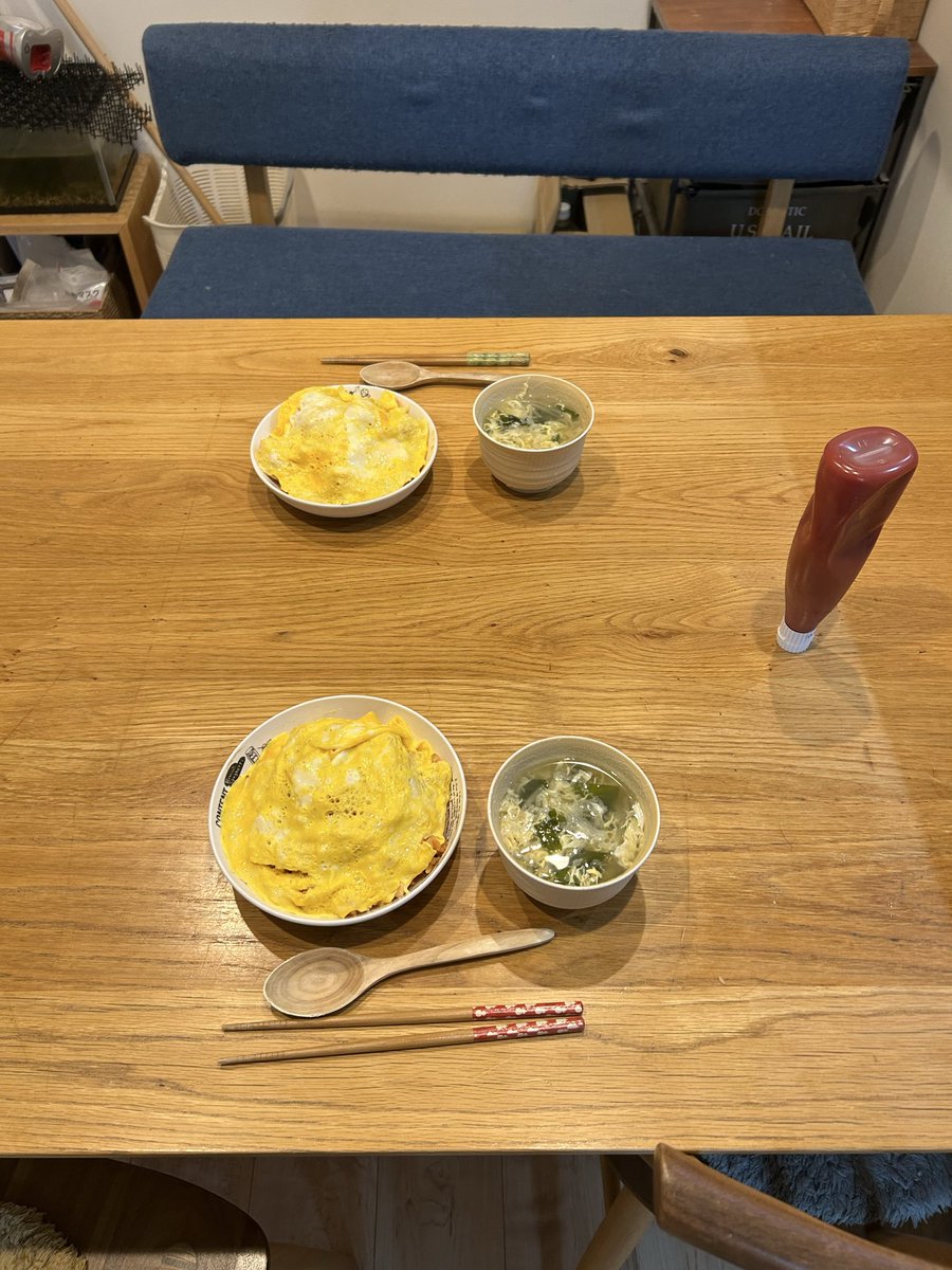 jujumarup's tweet image. 今日はオムライスと中華スープ🍲仕事の合間にパパッとできる物で😅美味しいって言ってくれたのを聞いてから、また仕事来てます😅ww