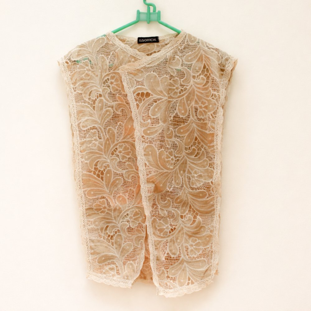itzyayaw's tweet photo. WTS WANT TO SELL
Kemeja putih 40k
Vest 70k 
Sweater garis 45k
Sweater beige 45k https://t.co/8zmwAJYdTS