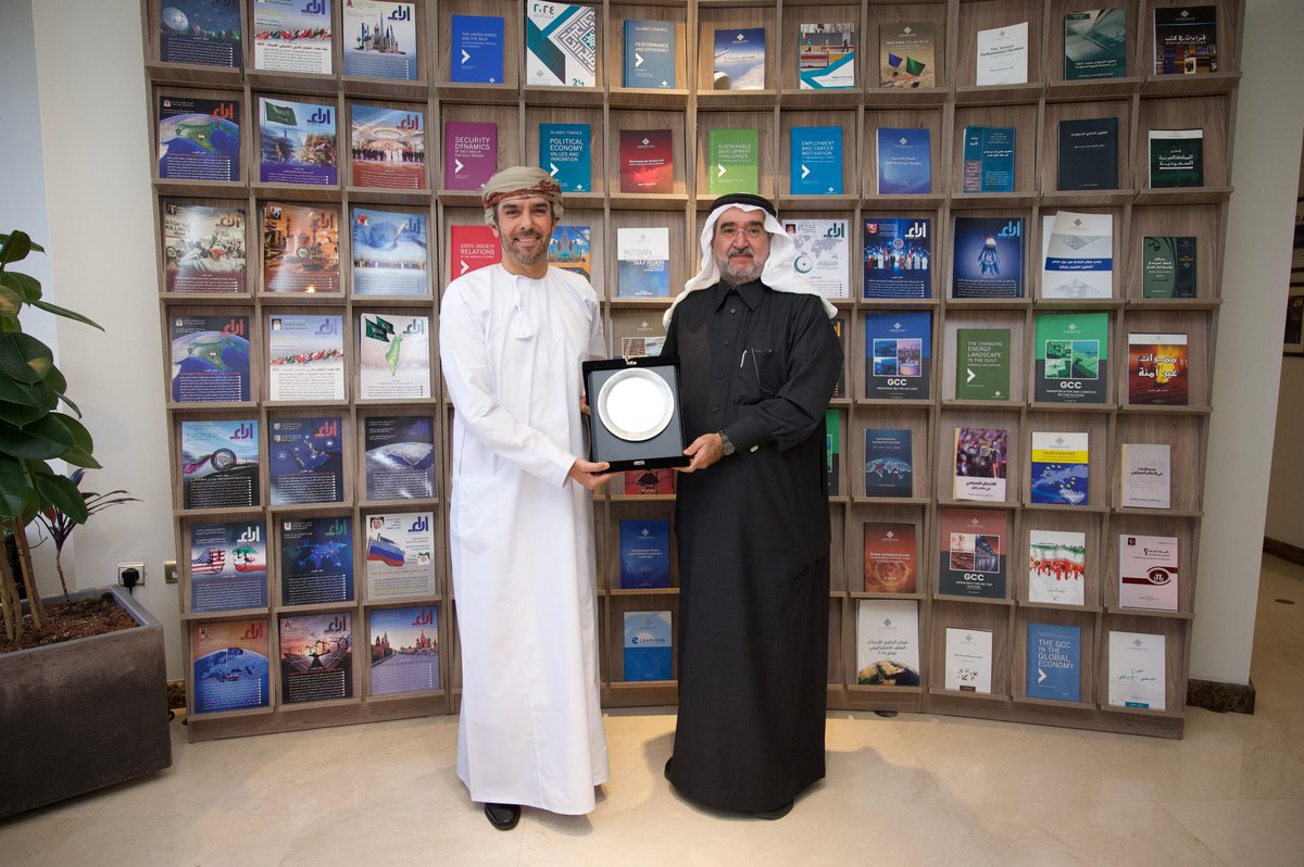 التقى الدكتور عبدالعزيز بن صقر، رئيس مركز الخليج للأبحاث، بسعادة السيد نجيب بن هلال بن سعود البوسعيدي، سفير سلطنة عمان لدى المملكة العربية السعودية <a href="/OmanEmbassyKSA/">سفارة سلطنة عُمان - الرياض | OmanEmbassyKSA</a>، وذلك في مقر المركز بالرياض بتاريخ 17 ديسمبر 2025م. وجرى خلال اللقاء بحث مجالات الاهتمام المشترك والتطورات