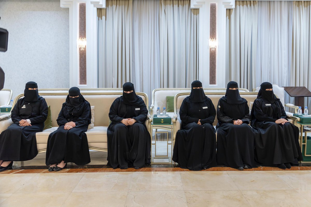 AljoufSA's tweet photo. سمو أمير #منطقة_الجوف يرعى توقيع مذكرات تعاون تشاركية لمبادرات التوظيف بالإدارة العامة للتدريب التقني والمهني بالمنطقة.

https://t.co/2gX0g5BPAd https://t.co/YbbT6qUjhF