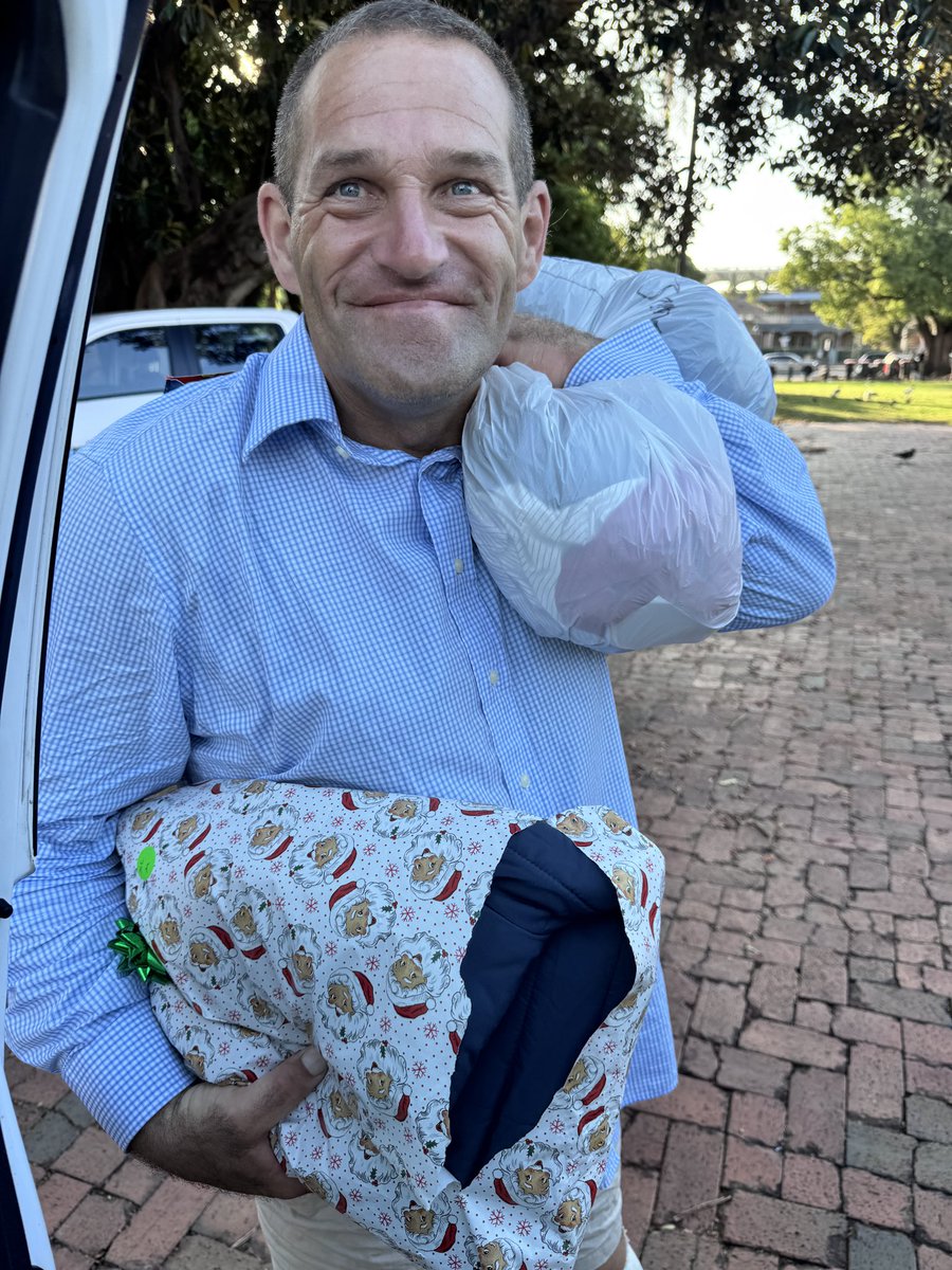 The face you make when you receive a XMAS present from you 😀🎁🎄🎅🏽❤️

Buy yours today via our website👇🏼

passitonclothing.com.au/donate

🔜 #thepassitonacademy

👉🏼 passitonclothing.com.au

<a href="/OStyle2/">Stylist/ Founder of Pass it On</a> <a href="/ReadingThePlay/">ReadingThePlay</a>