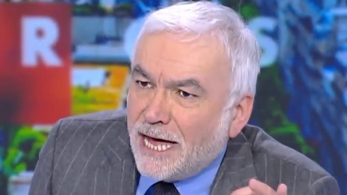 « Mais arrêtez ! On vous reconnaît bien, vous les gauchistes qui critiquiez Les Misérables et Le Comte de Monte-Cristo ! »