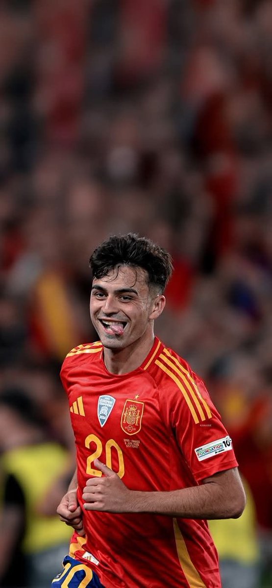 خانواده‌ش رو نمیشناسم ولی پدری...