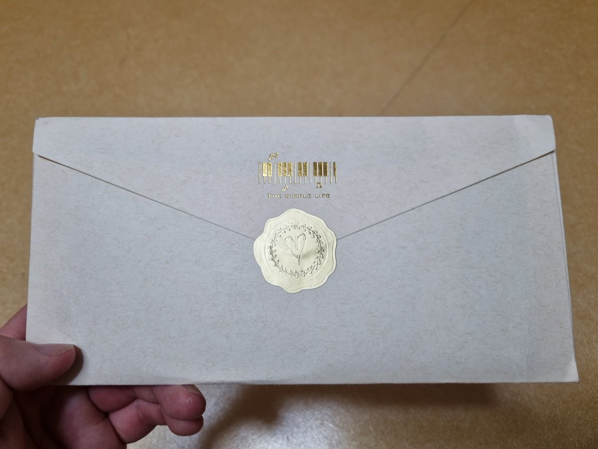 ꒰ঌ♡໒꒱ 缶バッジ15点 届きました！めちゃくちゃ可愛いし感動(T ^ T) 缶バッジだけ入ってると