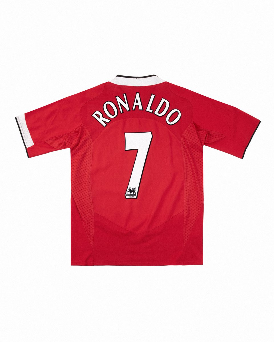 It’s CHRISTMAS GIVEAWAY TIME! 🎁

To celebrate hitting 10k subscribers on YouTube, I’ve teamed up with my friends at The Soccer Archive to give you the chance to win this AWESOME Cristiano Ronaldo shirt 😮‍💨

HOW TO ENTER ⤵️

- Like this post
- Repost this post
- Follow me ♥️
-