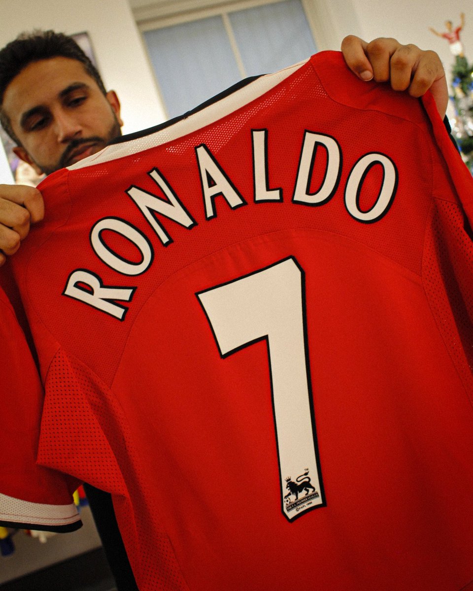 ammandev's tweet photo. It’s CHRISTMAS GIVEAWAY TIME! 🎁

To celebrate hitting 10k subscribers on YouTube, I’ve teamed up with my friends at The Soccer Archive to give you the chance to win this AWESOME Cristiano Ronaldo shirt 😮‍💨

HOW TO ENTER ⤵️

- Like this post
- Repost this post
- Follow me ♥️
- Follow @soccer_archive 👕 

Oh and in case you didn’t know, I have another page fully dedicated to football collectibles like this called @Hobby_FC, so drop that a follow too for an extra entry! ✅

You only have 48 hours to enter, with winner announced on Friday 19th, so make sure you don’t miss out! 💨

And above all else, thank you all so much for your incredible support this year and in 2026, we go even harder! 💪

UP THE REDS! 🙌

#footballshirts #manchesterunited #mufc #thesoccerarchive #Giveaway