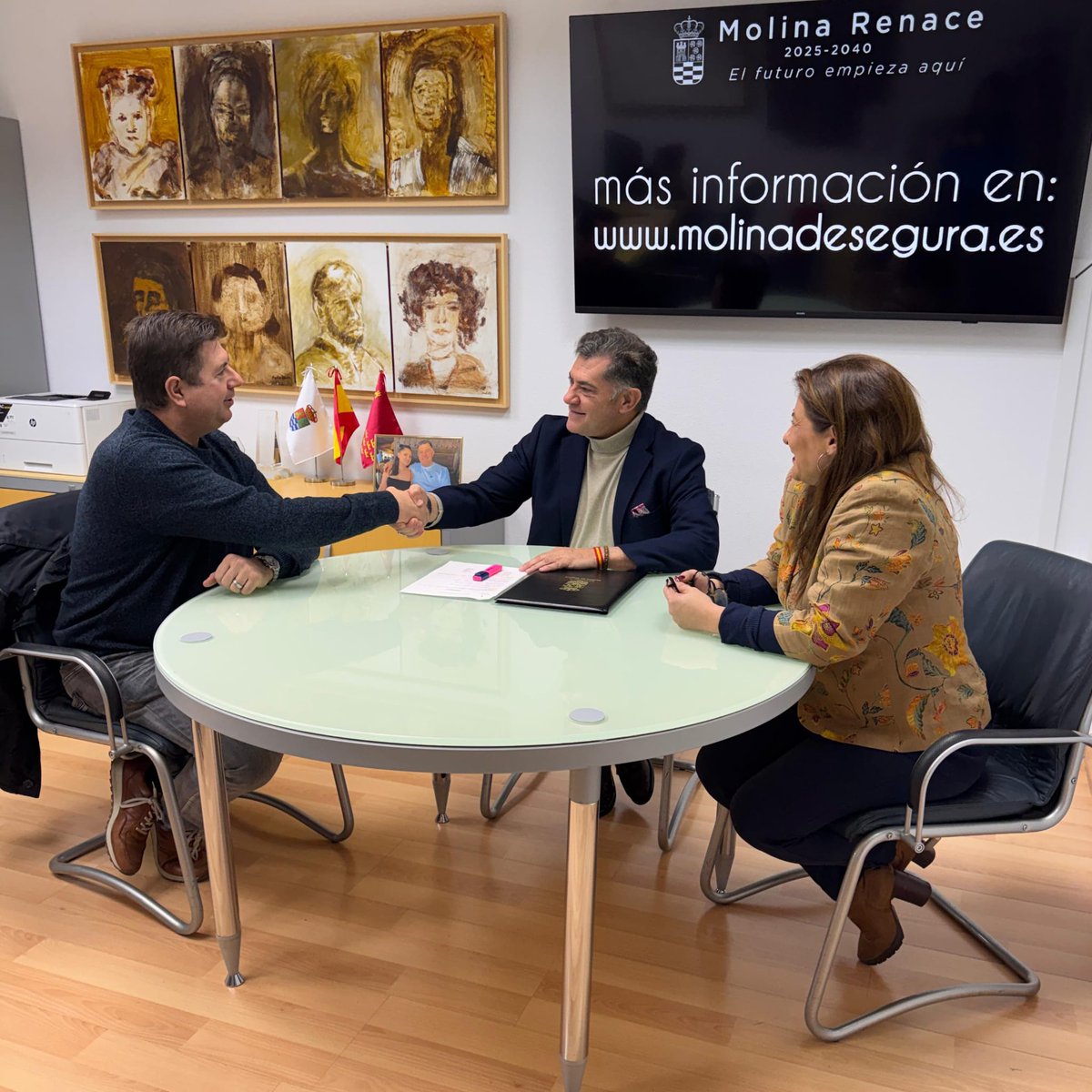 Dicen que el orden es la base del éxito, y  Sigüenza es la prueba de ello

Hoy despedimos a nuestro técnico de redes: un trabajador incansable, y, sobre todo, una gran persona

El concejal de TIC le ha deseado lo mejor en su nuevo reto en el Estado.

Te echaremos de menos. 💻❤️