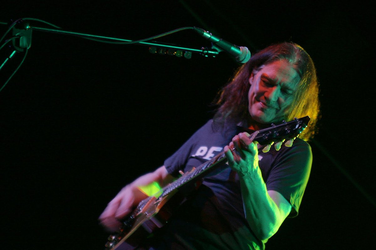 BluesRocken's tweet photo. To był 2011 rok, jeszcze w starej Progresji na WAT.
🎸Robbenowi na basie towarzyszył Andy Hess, a na perkusji chyba Toss Panos. 🔥
#RobbenFord #Progresja #Warszawa #Guitar https://t.co/2ugjsTWtGH