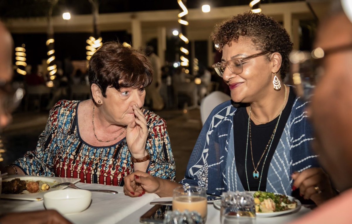 𝐋𝐞𝐬 𝐦𝐞𝐢𝐥𝐥𝐞𝐮𝐫𝐬 𝐩𝐫𝐨𝐣𝐞𝐭𝐬 𝐑𝐒𝐄 𝐧𝐞 𝐧𝐚𝐢𝐬𝐬𝐞𝐧𝐭 𝐩𝐚𝐬 𝐞𝐧 𝐜𝐨𝐦𝐢𝐭𝐞́.
𝐈𝐥𝐬 𝐜𝐨𝐦𝐦𝐞𝐧𝐜𝐞𝐧𝐭 𝐚𝐮𝐭𝐨𝐮𝐫 𝐝’𝐮𝐧 𝐜𝐚𝐟𝐞́ ☕️

Parce que la #RSE,
c’est une conversation humaine avant tout..

Deux personnes qui se questionnent : « Et si on faisait