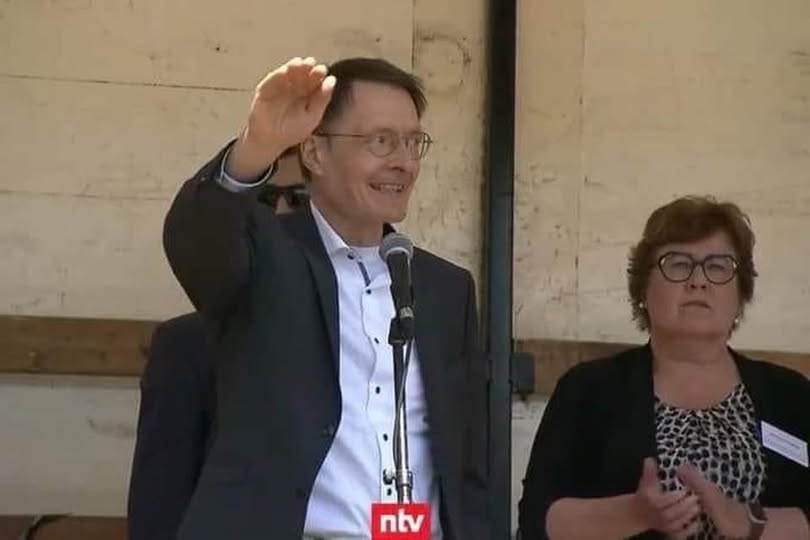 HAT IHN SCHON JEMAND ANGEZEIGT ?