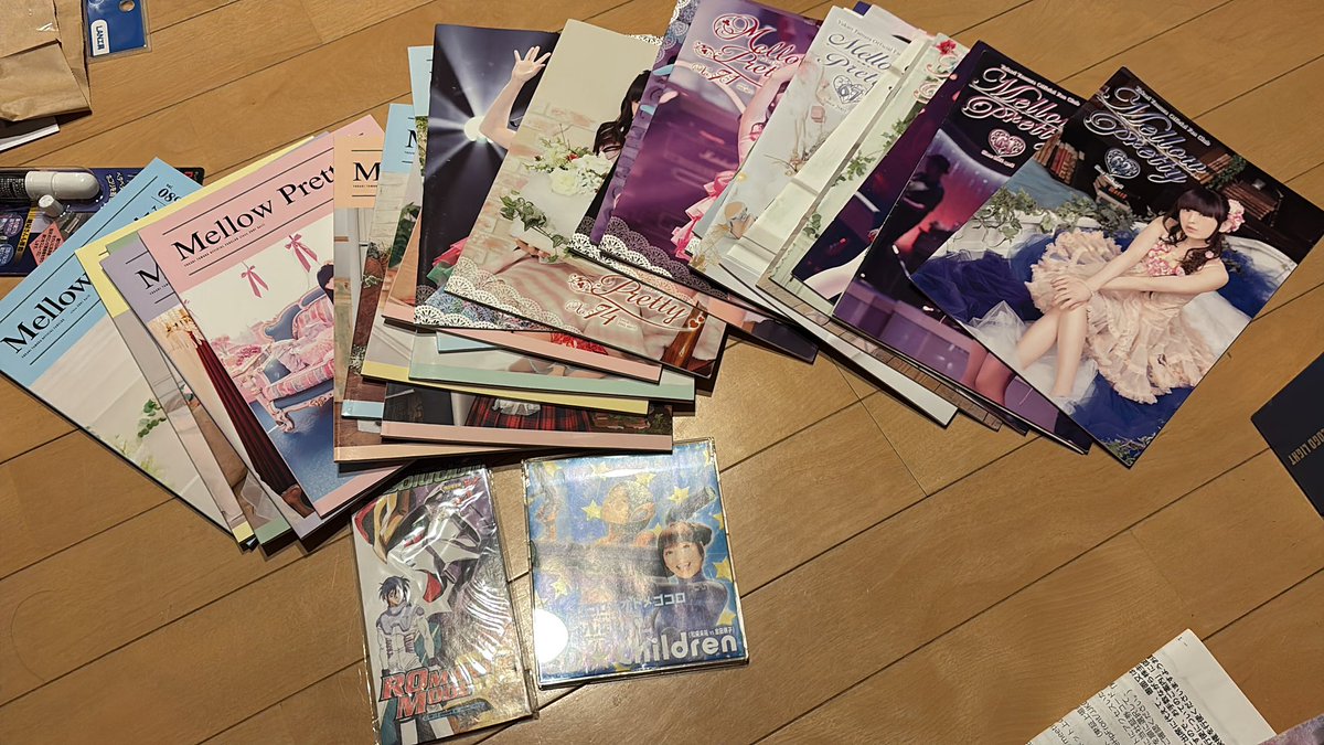 今日買った。ファンクラブ会報、60から89まで。一冊百円。