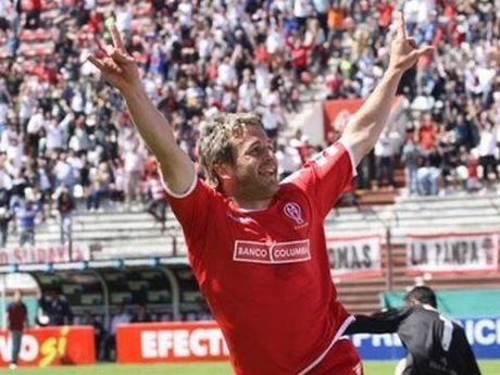 MartinRubino01's tweet photo. En tiempos oscuros, y con 10 años, ver jugar a este Rollinga era algo impresionante https://t.co/ZRuhs2CEhe