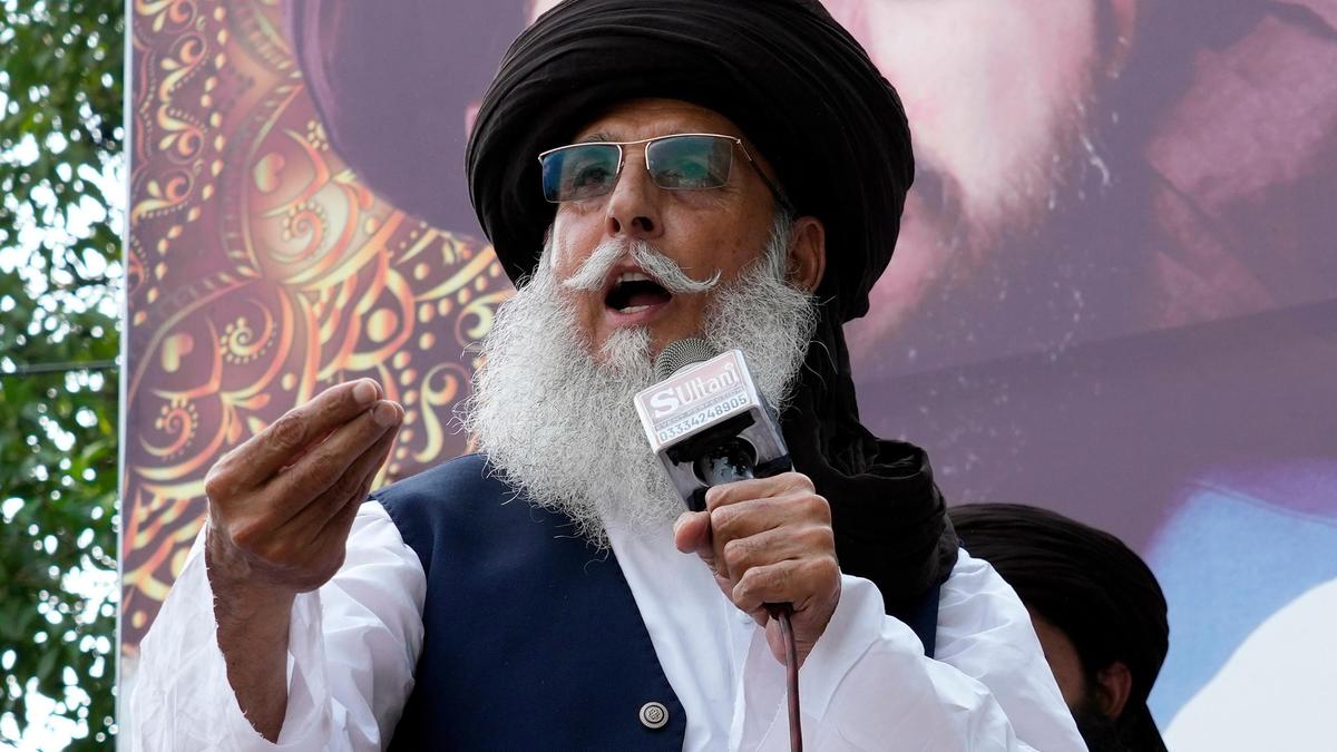 mariyam_sofi's tweet photo. Anti‑terrorism court in Lahore has sentenced Zaheerul Hassan Shah, a senior leader of banned #TLP, to 35+ years for inciting violence and threats—including against vulnerable communities like #Ahmadis. 1/2
#BanTLP
@_Bismillah__
@_nasir_ahmad_
@bilalfqi https://t.co/OQEdMUpPOX