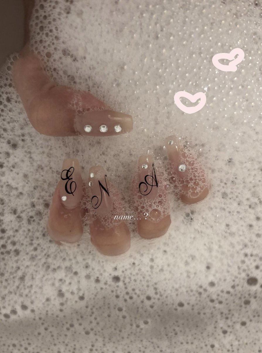 ena0830's tweet photo. 興味本位で買ったsheinのnailシールが完成度高かったの.｡.:*☆

ちなみに、チップもジェルも全部sheinで集めました✌🏻

#shein #ジェルネイル　#筆記体ネイル https://t.co/aVa7DybIwY