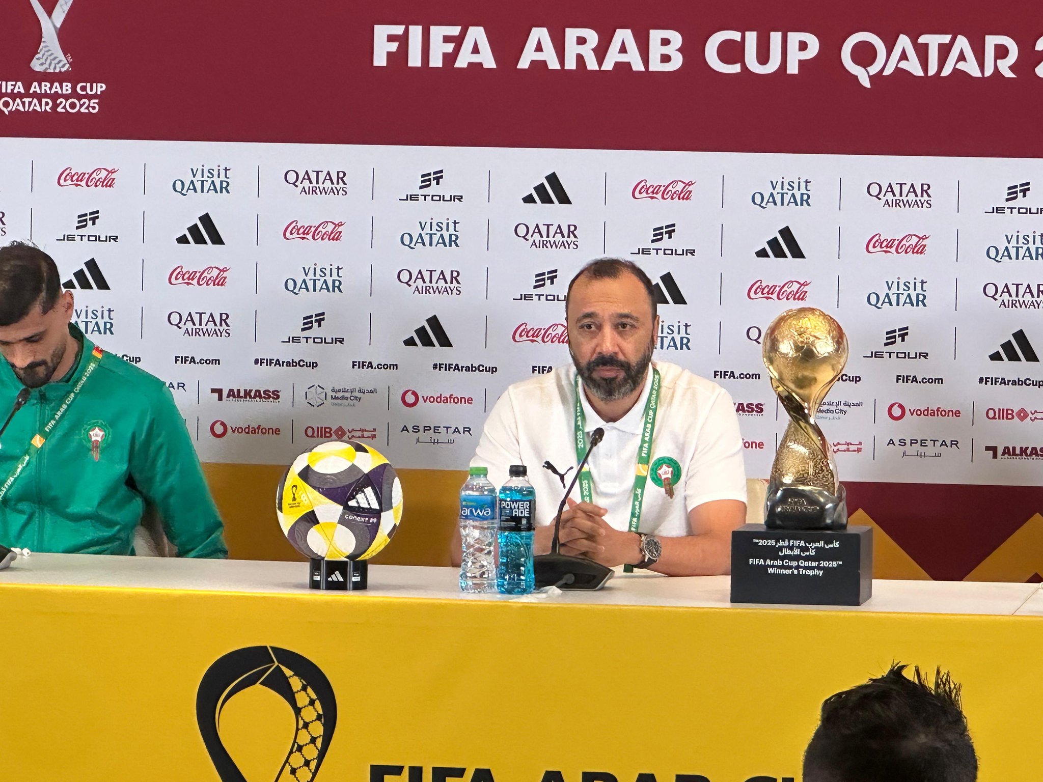 طارق السكتيوي مدرب منتخب المغرب في المؤتمر الصحافي: - حضرنا للمواجهة بأجواء أسرية بالكثير من الجدية والوطنية والمسؤولية، المواجهات النهائية مهمة والأهم السبب لماذا نحن هنا؟ نحن هنا لتشريف كرة القدم المغربية وجعلها في أفضل وضع وهدفنا العودة بالكأس. #المغرب_الأردن 