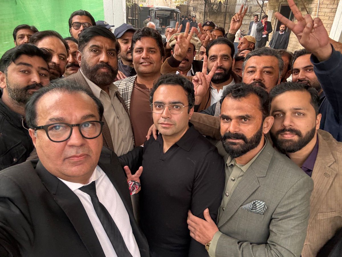 ZiadKayaniPTI's tweet photo. Outside the ATC court with Raja Saqib and our PTI tigers who were arrested last night. United, calm, and resolute. We stand for justice, due process, and the rule of law. https://t.co/giuNDhS2gL