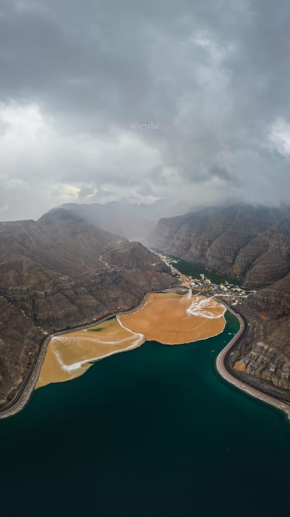 متداول: مشهد استثنائي من خور قدى في ولاية خصب خلال الأيام الماضية. تصوير: علي حربي 