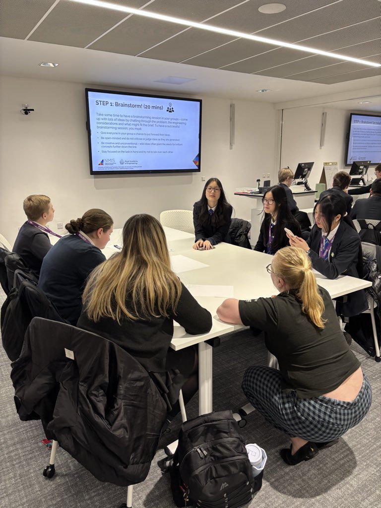 Miss Burrell tweet media