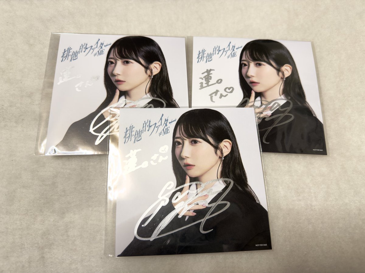 サイン届いたよ〜ありがとう☺️🤍 銀ペンなの新鮮でいい！！ #谷崎早