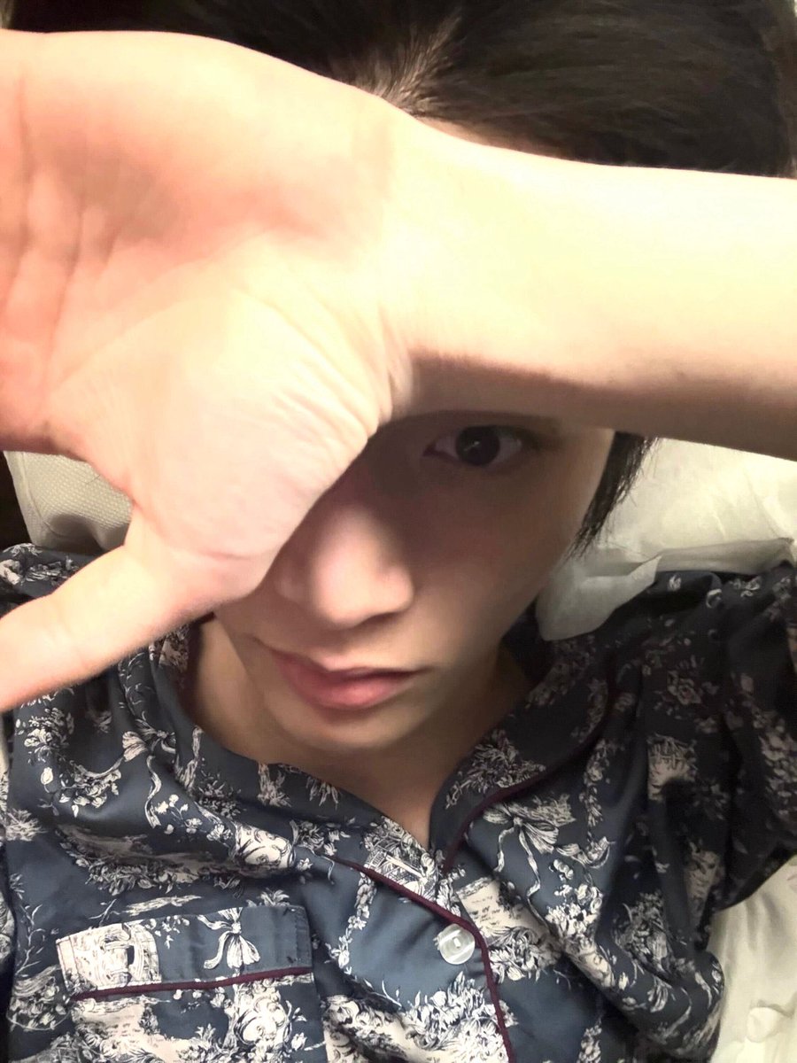 ddngdngz's tweet photo. in korea, that has only one meaning. https://t.co/i3pvUX9oB5