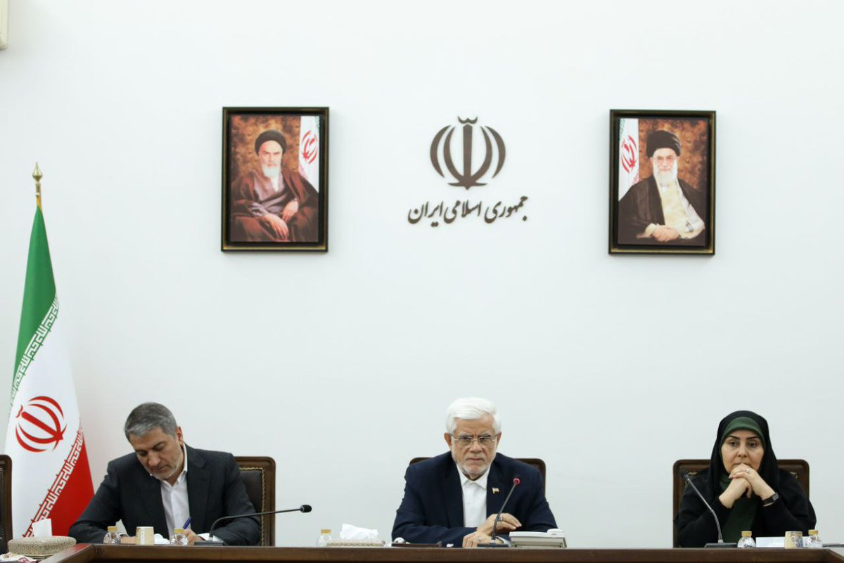 PadDolat's tweet photo. محمدرضا #عارف، معاون اول رئیس جمهور درجلسه شورای عالی حمل‌ونقل و ایمنی:
-همه در رابر حوادث جاده‌ای مسئول هستیم.
-کاهش ۱۰درصدی تلفات جاده‌ای، تکلیفی قانونی است.
-برای ارتقا ایمنی راه‌ها نباید باهیچ احدی تعارف کرد.
 قوانین باید سختگیرانه اجراشود و جرائم رانندگی باید بازدارنده باشد. https://t.co/qxGj6isC2N