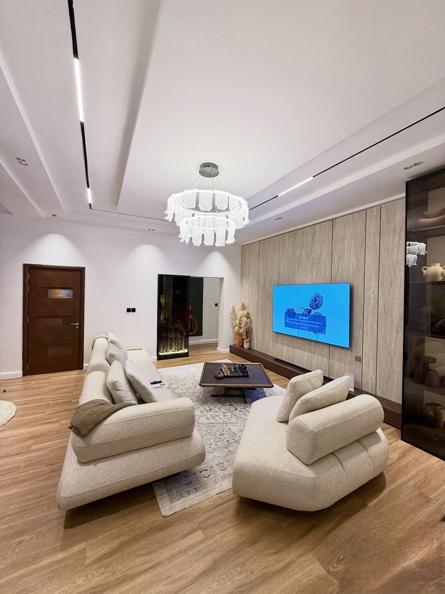 Samgreat400's tweet photo. TASTEFULLY FURNISHED 2 BEDROOM APARTMENT WITH CINEMA AVAILABLE FOR SHORT STAY ‼️

📍JAHI, ABUJA 🇳🇬 

PRICE -  300k  
- cinema 
- Good road network 
- Very strong WiFi 
- fully fitted kitchen 
- 24/7 electricity supply etc.. https://t.co/kIqPC6Kluw