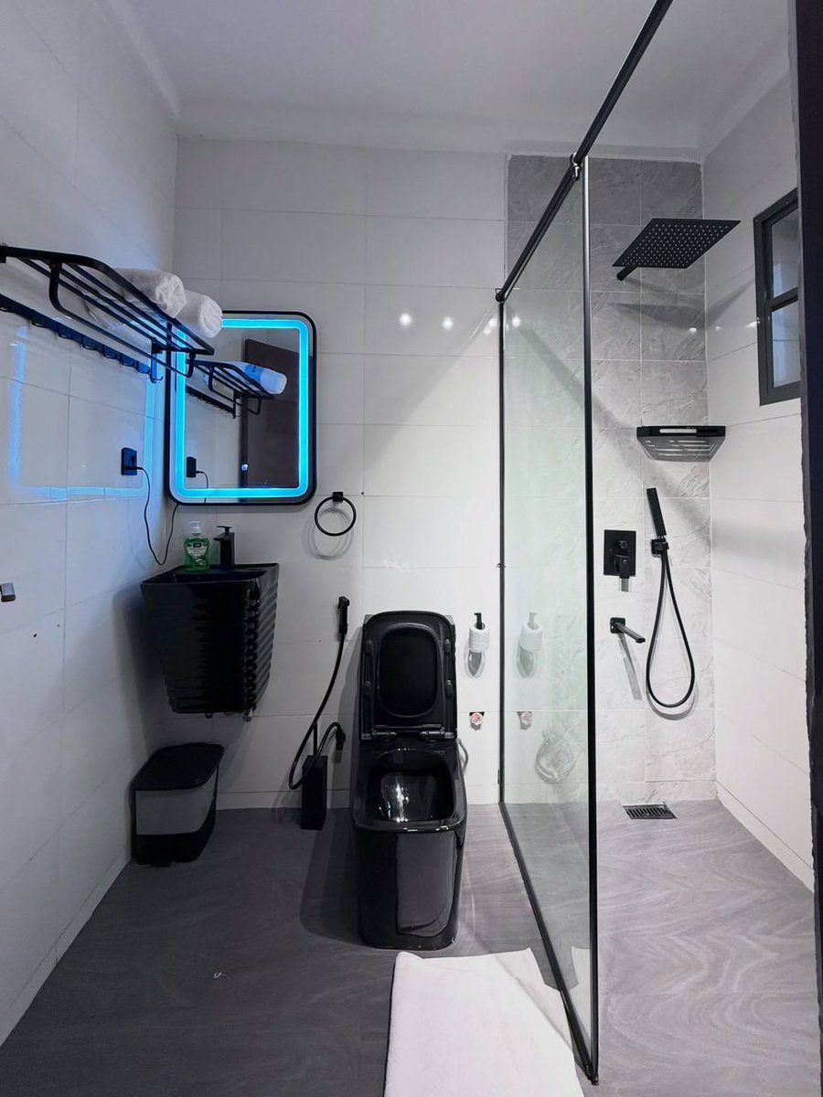 Samgreat400's tweet photo. TASTEFULLY FURNISHED 2 BEDROOM APARTMENT WITH CINEMA AVAILABLE FOR SHORT STAY ‼️

📍JAHI, ABUJA 🇳🇬 

PRICE -  300k  
- cinema 
- Good road network 
- Very strong WiFi 
- fully fitted kitchen 
- 24/7 electricity supply etc.. https://t.co/kIqPC6Kluw