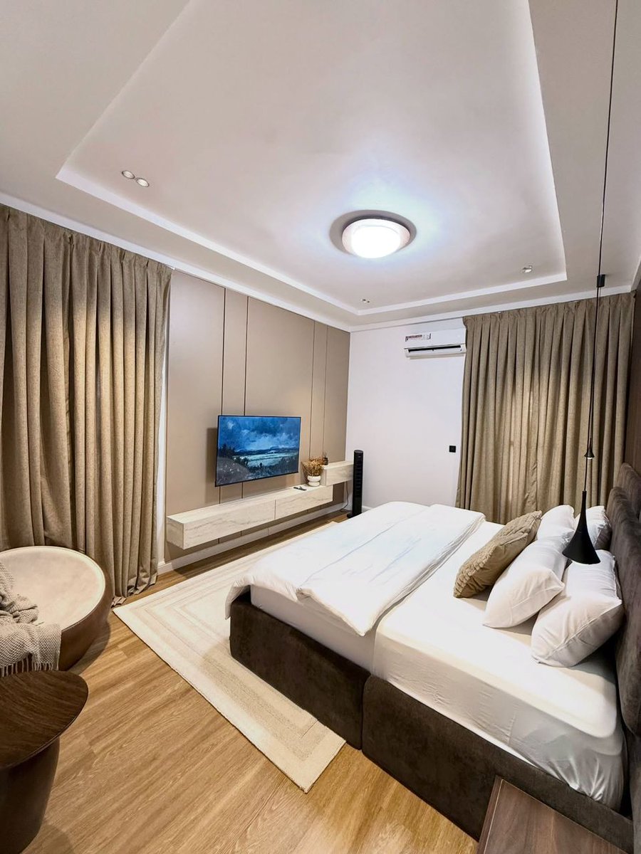 Samgreat400's tweet photo. TASTEFULLY FURNISHED 2 BEDROOM APARTMENT WITH CINEMA AVAILABLE FOR SHORT STAY ‼️

📍JAHI, ABUJA 🇳🇬 

PRICE -  300k  
- cinema 
- Good road network 
- Very strong WiFi 
- fully fitted kitchen 
- 24/7 electricity supply etc.. https://t.co/kIqPC6Kluw