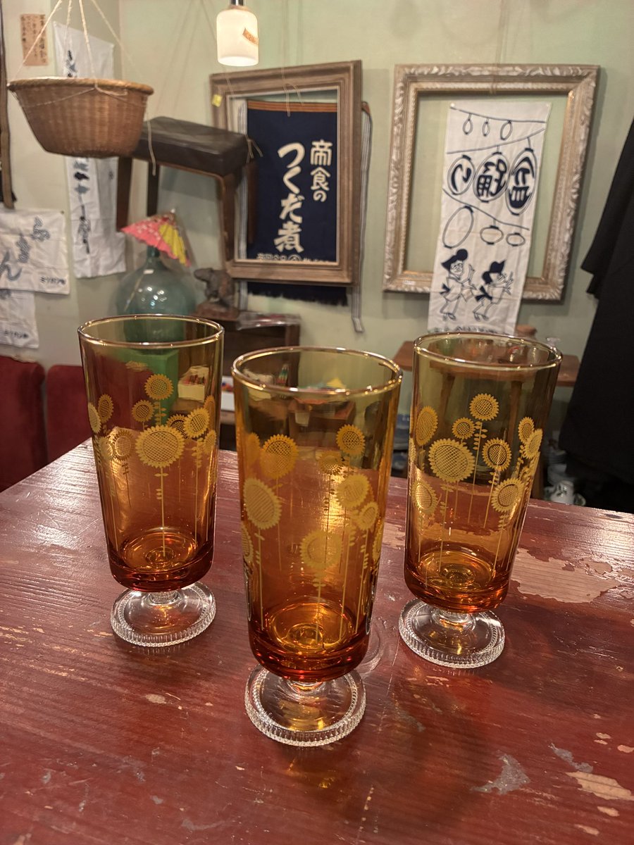 koenjigonnosuke's tweet photo. 久しぶりに足付き花柄グラス新入荷♪ https://t.co/kNRlHv4nt7